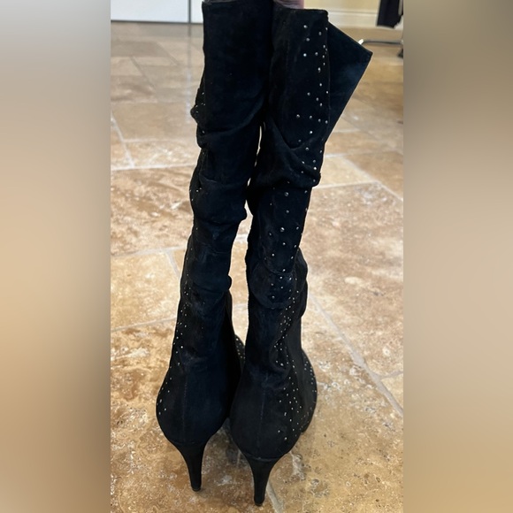 Heeled black suede boots - Picture 6 of 6